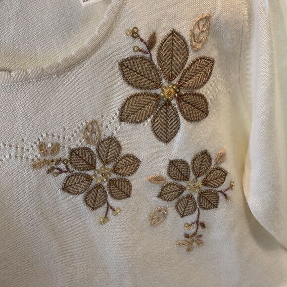 Alfred Dunner Sweater Medium Beige Flower Sequins Beads Accents Woman’s Used - Picture 6 of 10